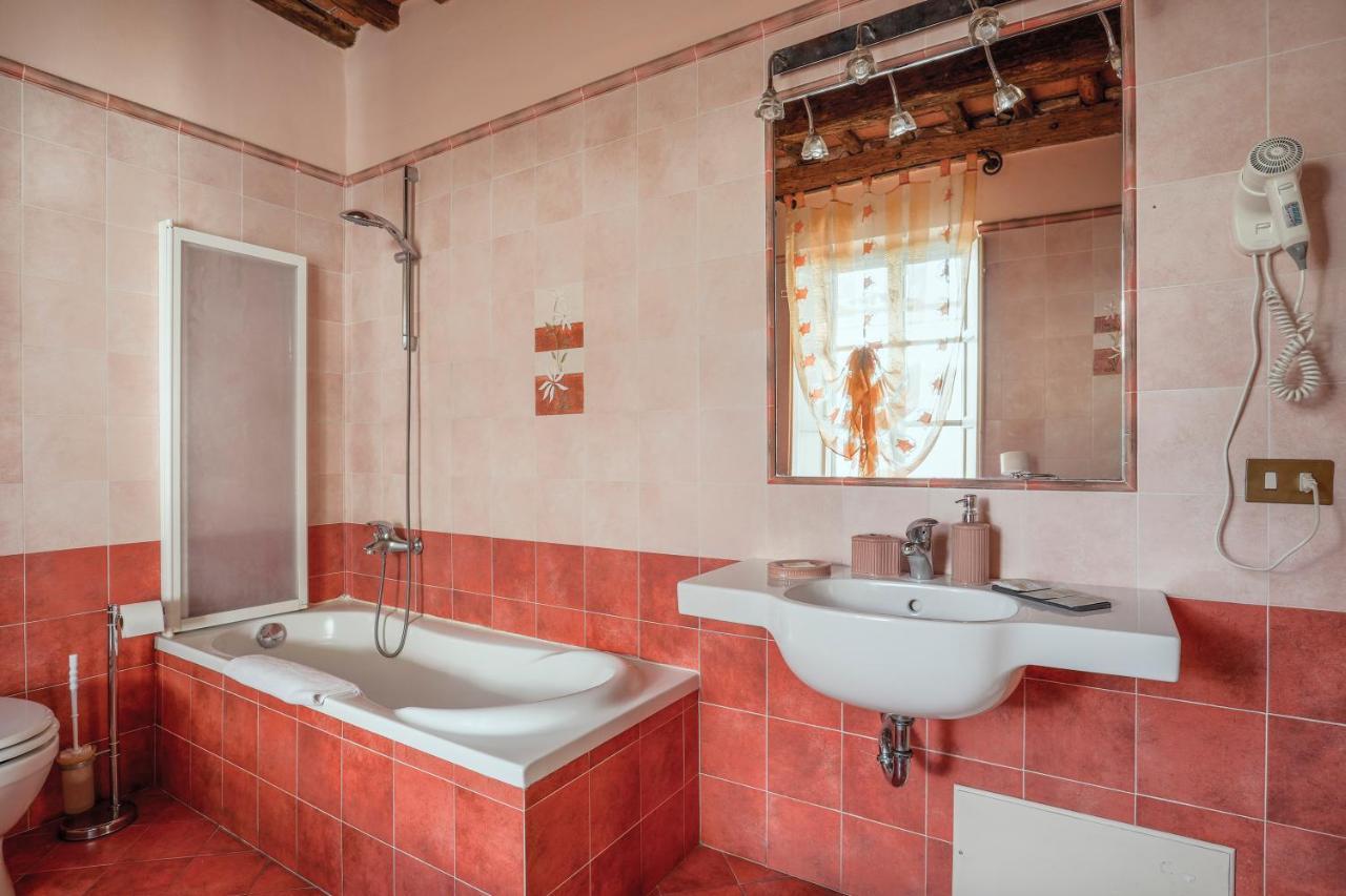 Antica Residenza Santa Chiara -City Center Lucca Ngoại thất bức ảnh