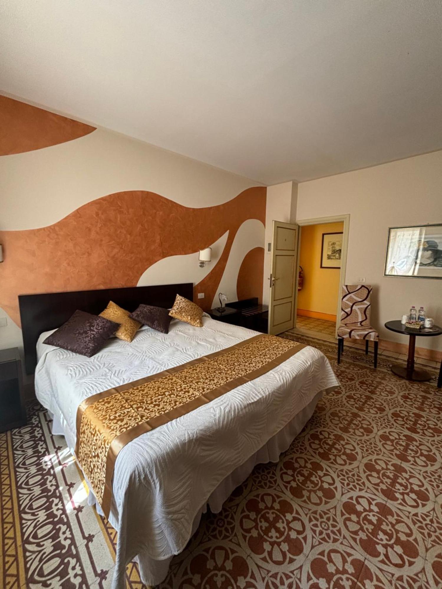 Antica Residenza Santa Chiara -City Center Lucca Ngoại thất bức ảnh