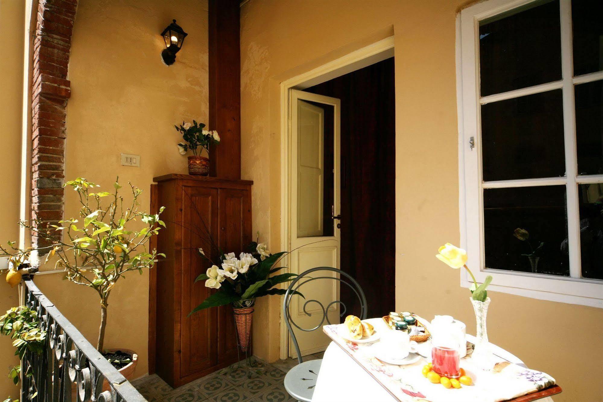 Antica Residenza Santa Chiara -City Center Lucca Ngoại thất bức ảnh